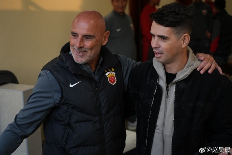 开云下载-前海港外援奥斯卡在多哈探班海港，并观看球队与泽尼特的热身赛