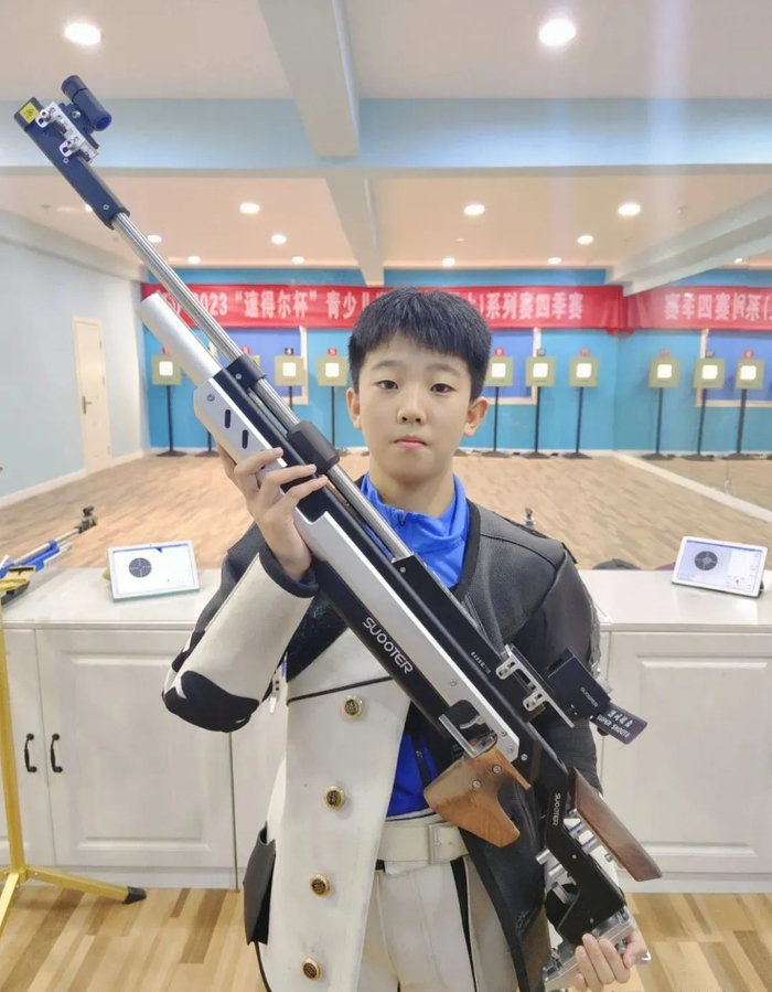 开云体育下载-0.2环绝杀！德州小将刘润泽逆转夺冠晋级全国锦标赛|射击锦标赛|射击|全国青少年射击锦标赛|德州市|选拔赛_新浪新闻